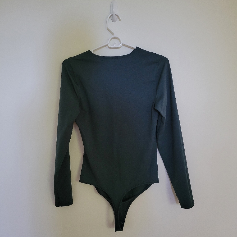 Abercrombie Bodysuit M Green Long Sleeves Assymetrical V Neck - Picture 3 of 4